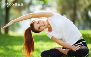 君丝佳养发馆专家告诉你几个解决毛囊堵塞的小窍门