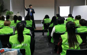 【店务管理】┃做到这五点，养发馆加盟商晋升金牌店员只需2个月