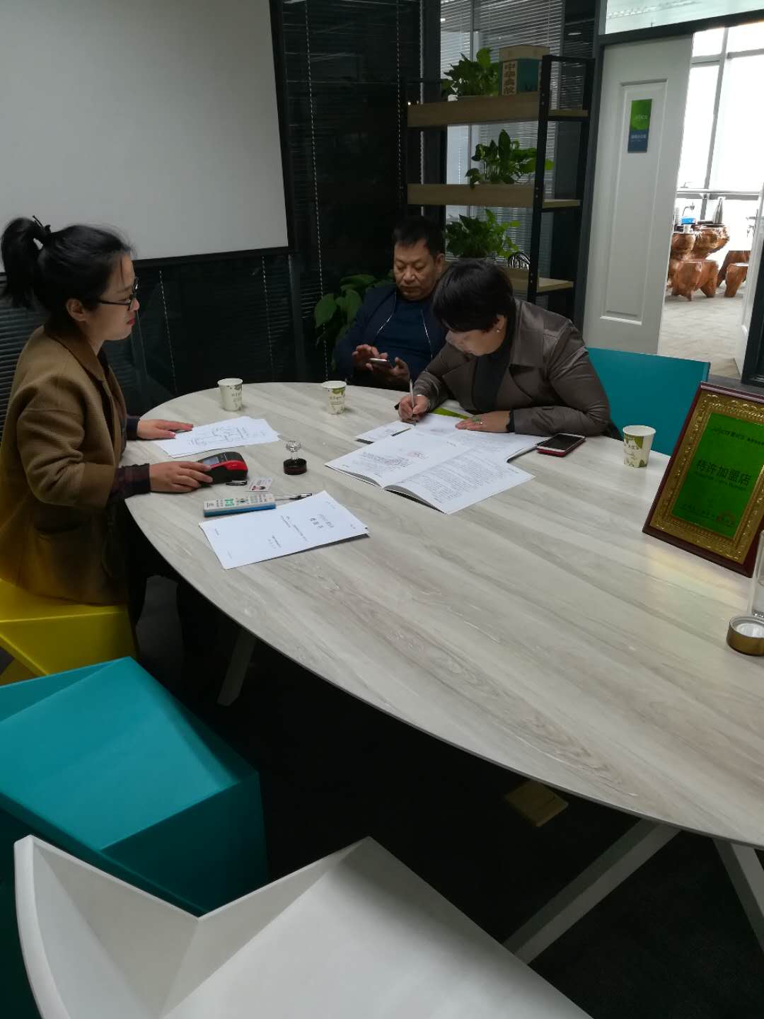 <a href='/Helps/ContactUs.html' class='keys' title='点击查看关于养发馆加盟的相关信息' target='_blank'>养发馆加盟</a>