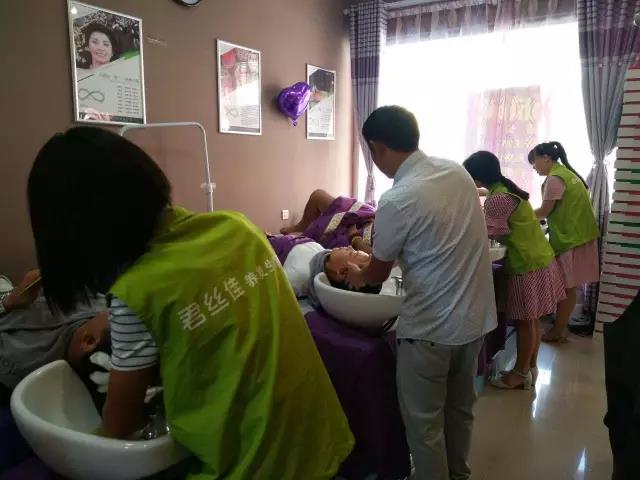 <a href='/Helps/ContactUs.html' class='keys' title='点击查看关于养发馆加盟的相关信息' target='_blank'>养发馆加盟</a>
