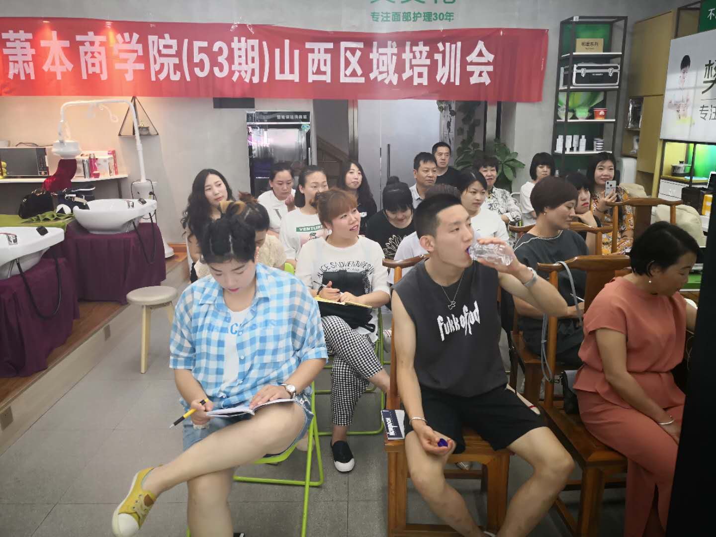 <a href='/Helps/ContactUs.html' class='keys' title='点击查看关于养发馆加盟的相关信息' target='_blank'>养发馆加盟</a>