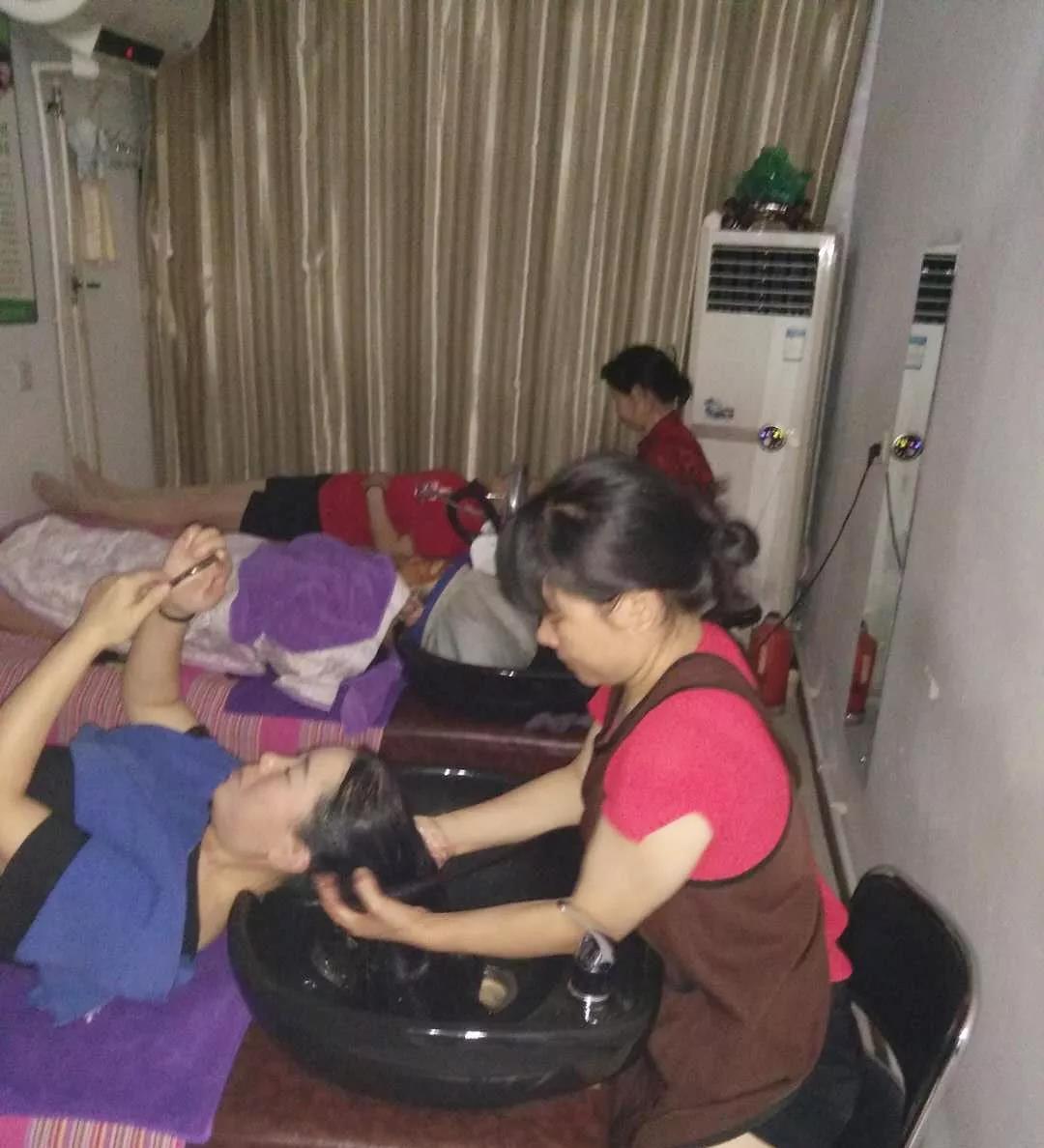 <a href='/Helps/ContactUs.html' class='keys' title='点击查看关于养发馆加盟的相关信息' target='_blank'>养发馆加盟</a>
